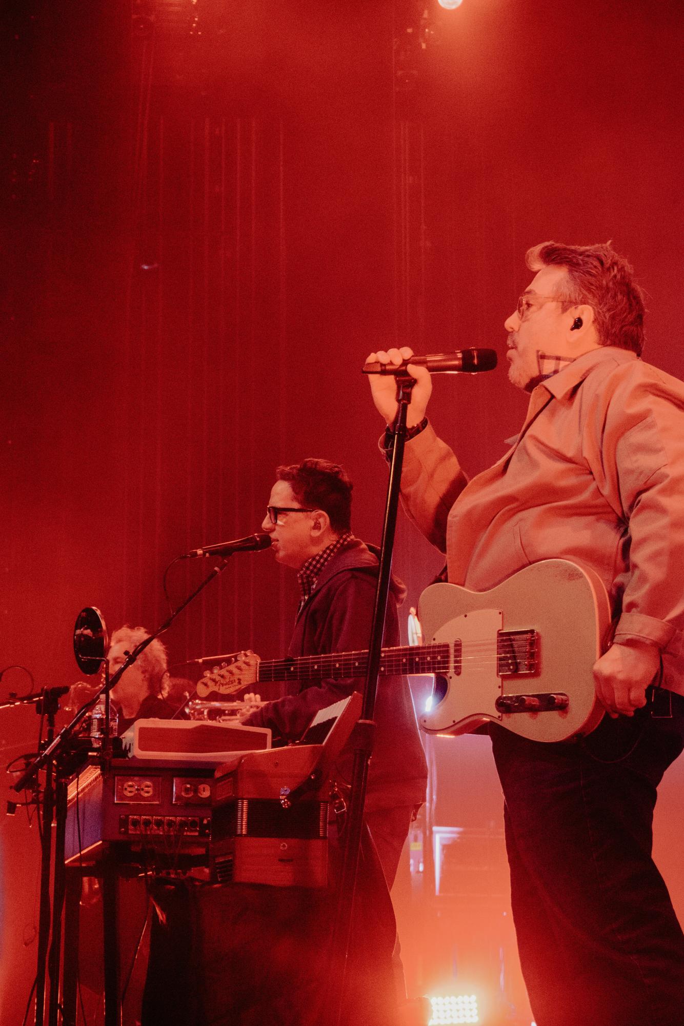 “Feel Free to Levitate for This One” — They Might Be Giants at Kings Theatre