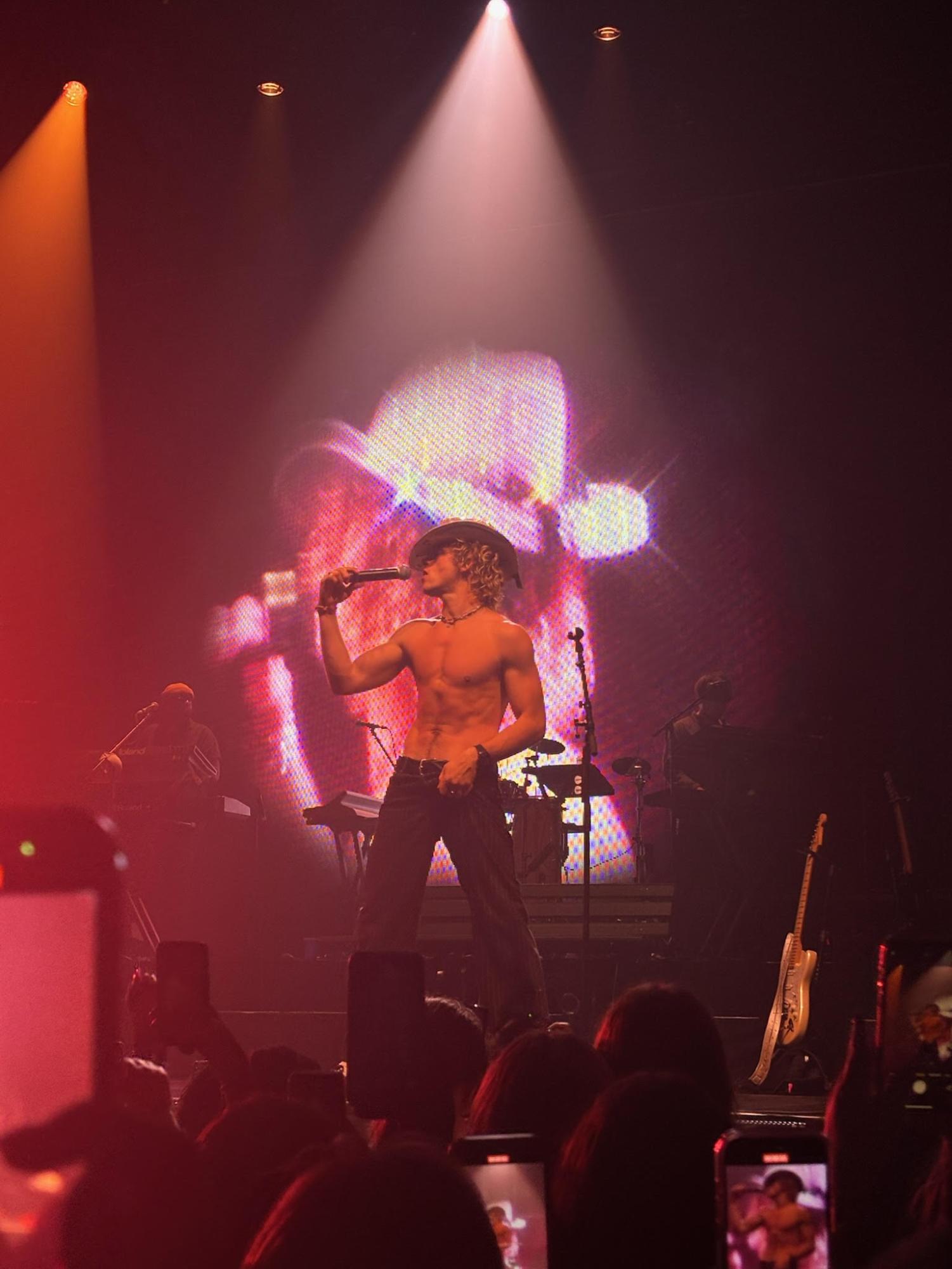 Spent ‘The Weekend’ Reminiscing The Driver Era’s Mesmerizing Performance at Mohegan Sun Arena