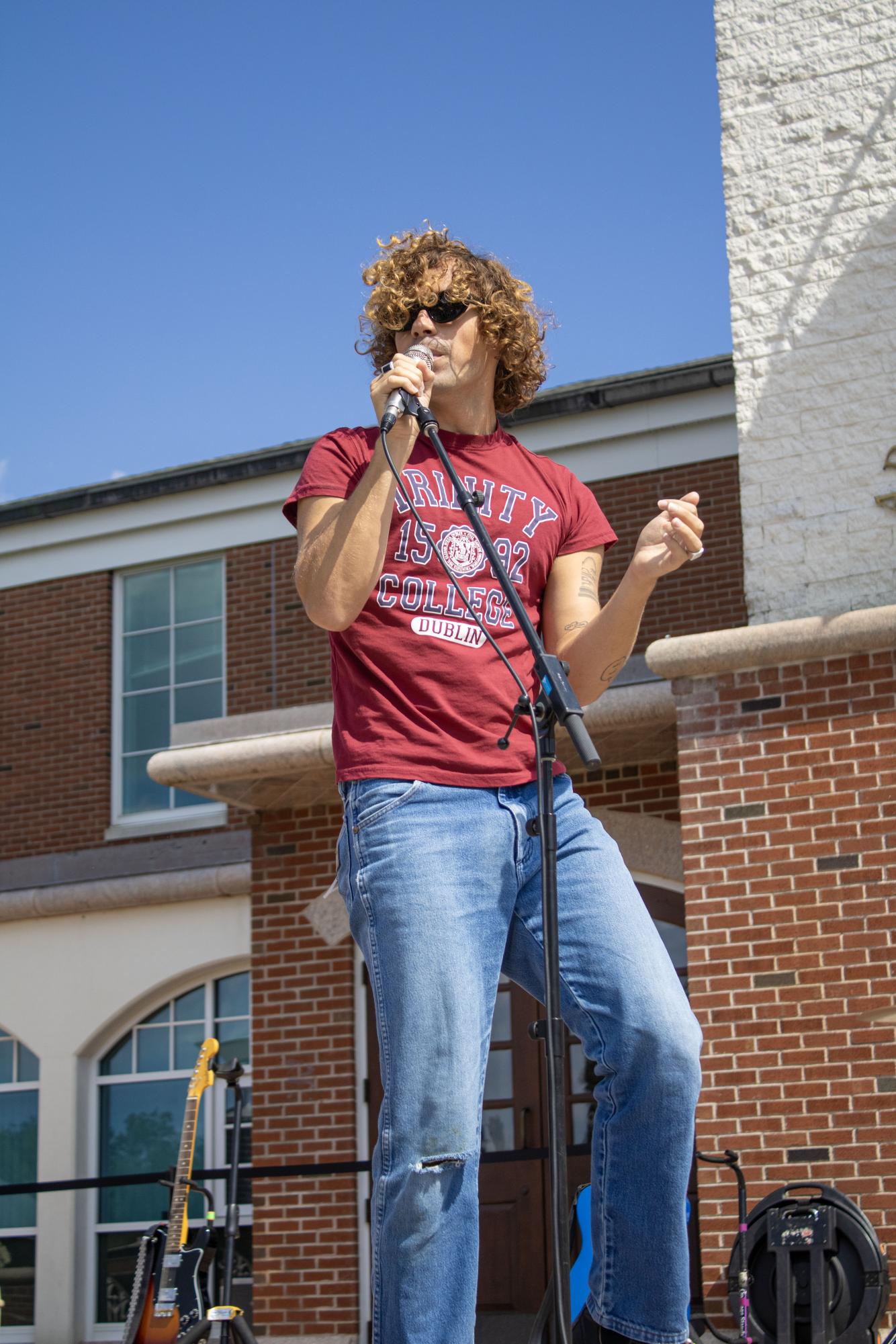 almost monday Gives Quinnipiac a Taste of SoCal at Fall Fest