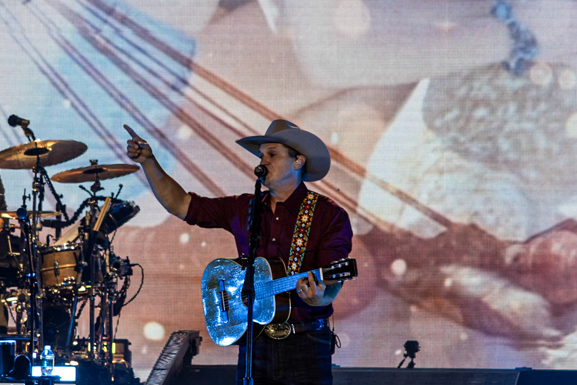 Mr. Saturday Night Brought the Vibes on Thursday at Hartford Healthcare Amphitheater