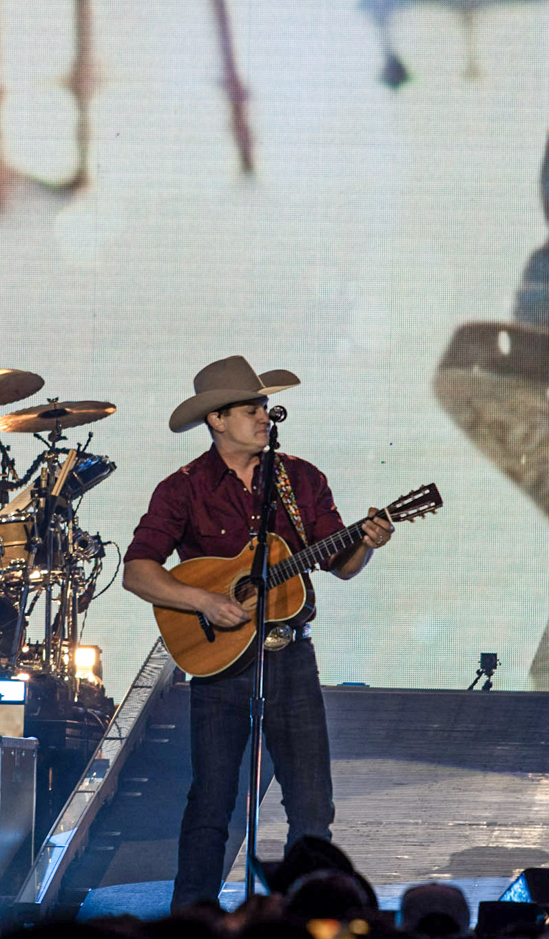 Mr. Saturday Night Brought the Vibes on Thursday at Hartford Healthcare Amphitheater