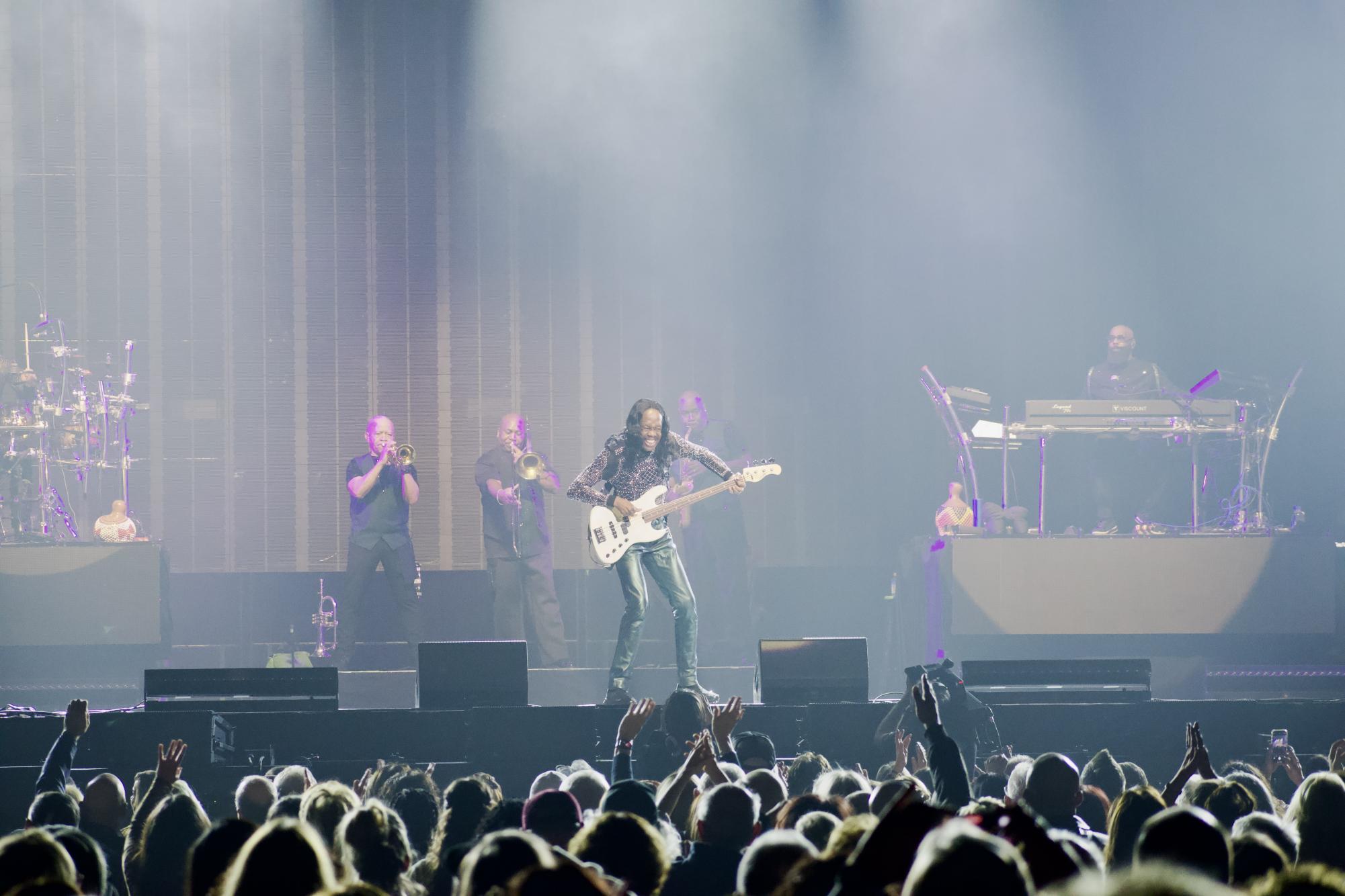 Earth, Wind & Fire Turned Mohegan Sun Into A Boogie Wonderland