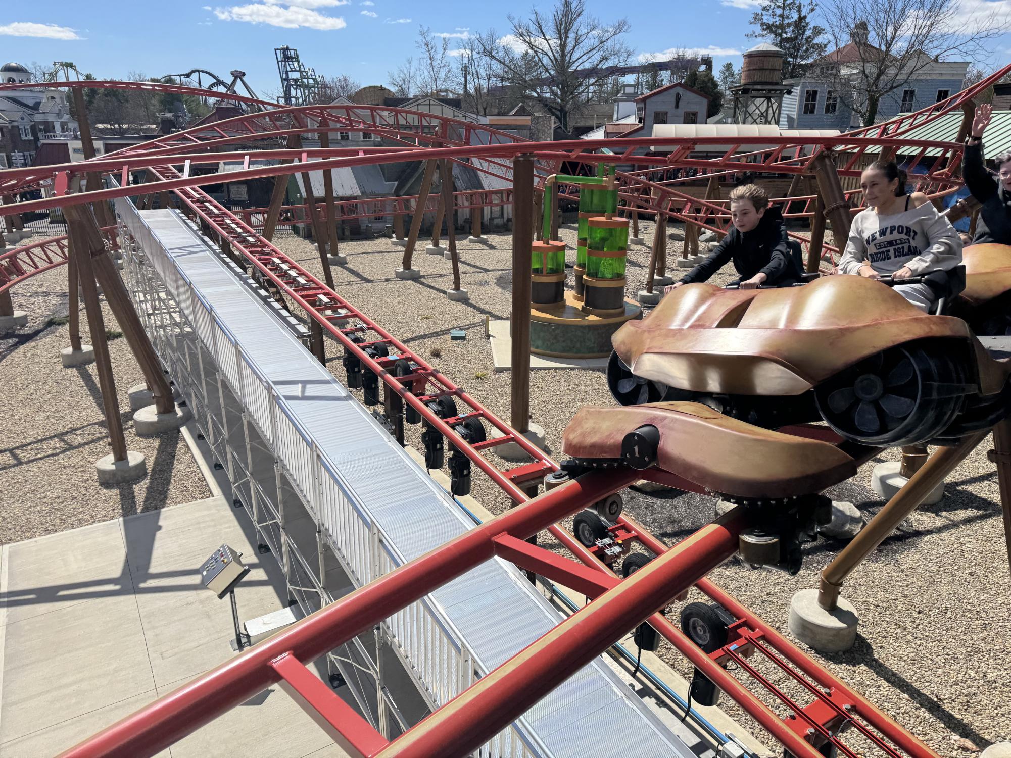 Quantum Accelerator launches a new generation of family thrills at Six Flags New England