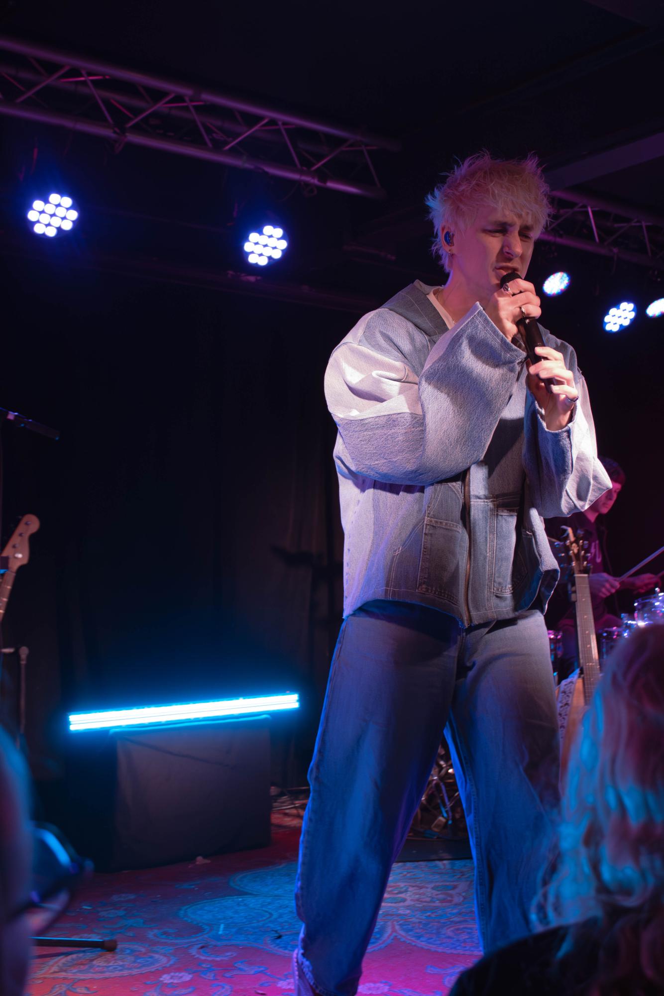 "Everything Sucks," But vaultboy's Concerts Don't!
